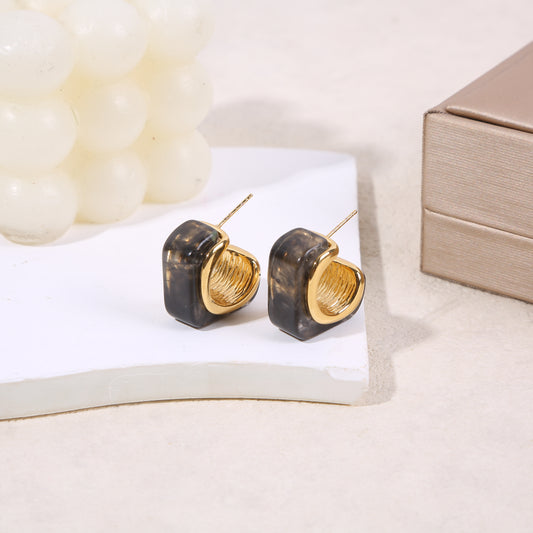 Boucles d'oreilles dorées anneaux carré résine