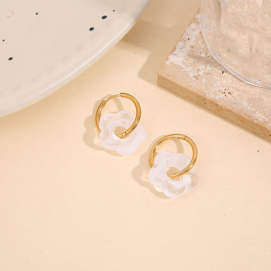 Boucles d'oreilles créoles dorée fleur résine