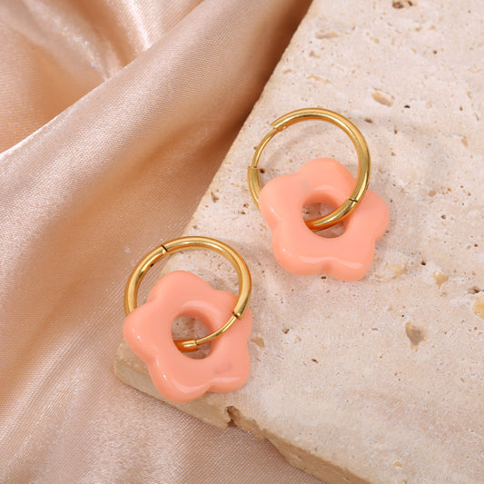 Boucles d'oreilles créoles fleur résine rose