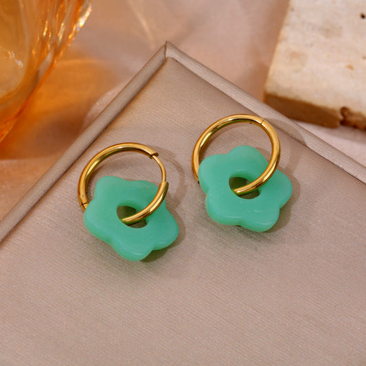 Boucles d'oreilles créoles fleur résine verte