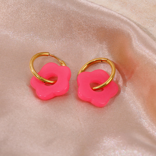 Boucles d'oreilles créoles dorée fleur résine rose