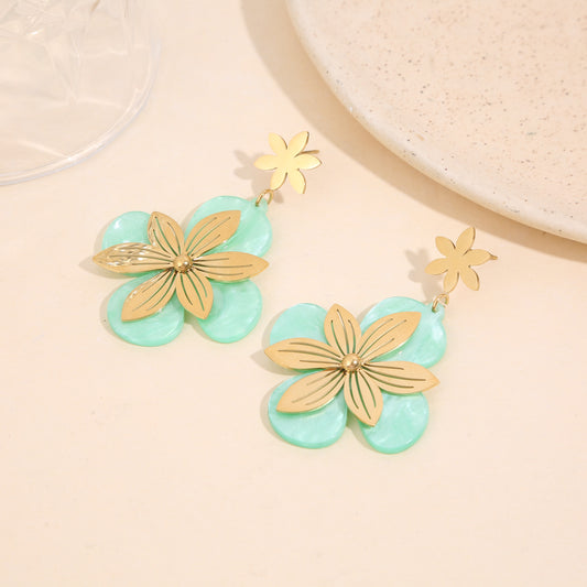 Boucles d'oreilles pendantes double fleur résine bleue