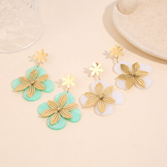 Boucles d'oreilles pendantes double fleur résine bleue