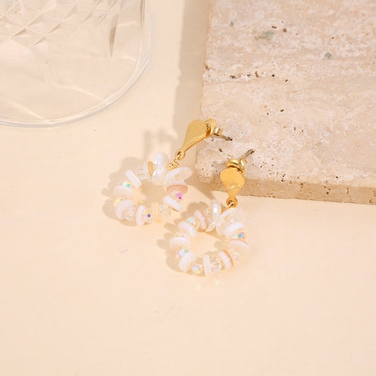 Boucles d'oreilles petites pendantes blanches