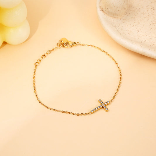 Bracelet Chaîne Fine Dorée Croix Sertie de Strass