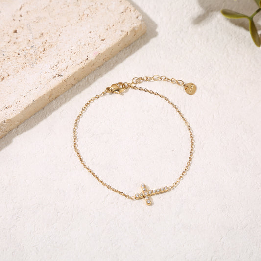 Bracelet Chaîne Fine Dorée Croix Sertie de Strass