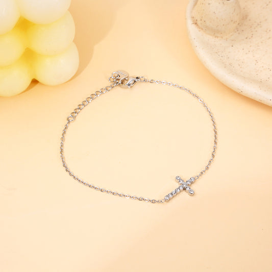 Bracelet Chaîne Fine Argentée Croix Sertie de Strass