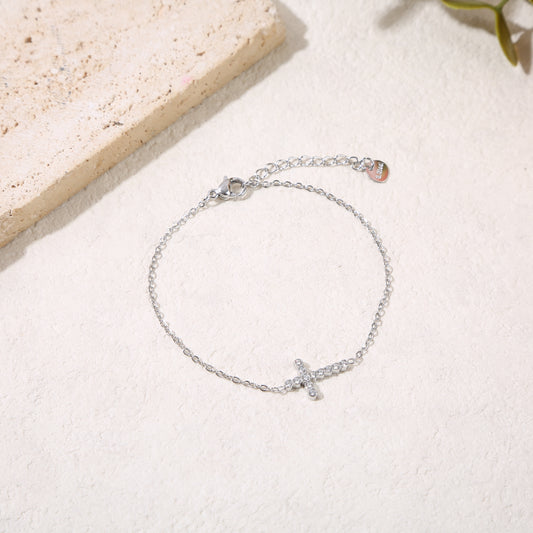 Bracelet Chaîne Fine Argentée Croix Sertie de Strass
