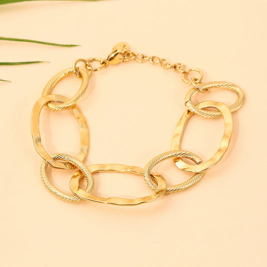 Bracelet Chaîne Maillons Dorés Martelés Et Torsadés