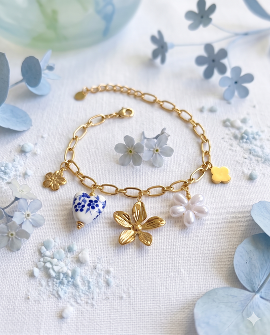 Bracelet doré floral, fleur perlée et cœur porcelaine