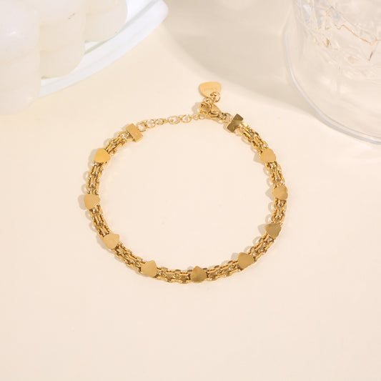 Bracelet chaîne semi-fine double rang dorée en maille forçat fine avec pastilles coeurs lisses