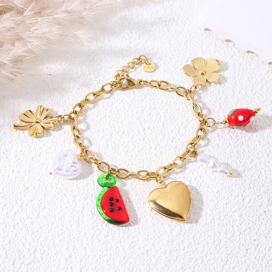 Bracelet chaîne dorée avec breloques cœur et pastèque