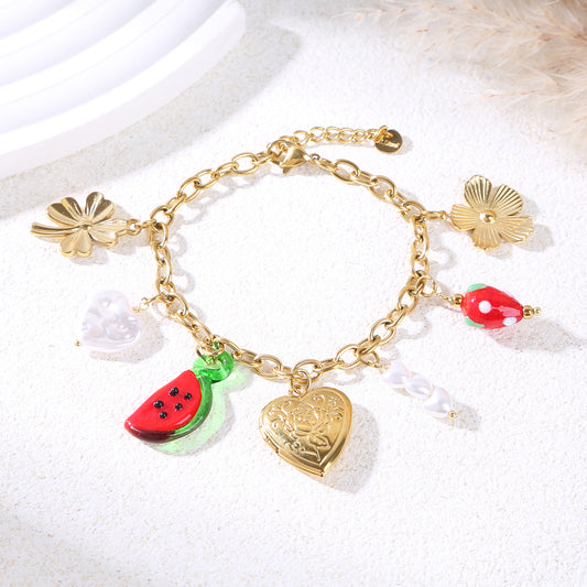 Bracelet chaîne dorée avec breloques cœur et pastèque