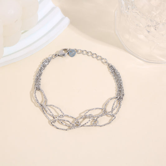 Bracelet argenté multi-chaînes avec grands maillons martelés entrelacés