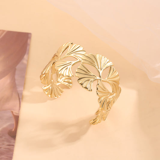 Bracelet Doré Manchette Ouverte Brillante Feuilles De Ginkgo