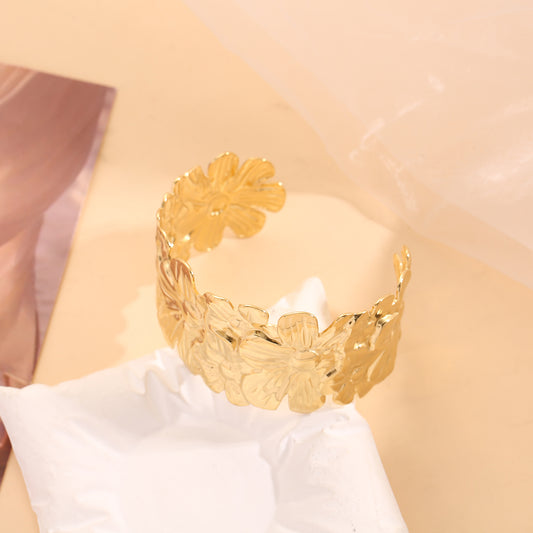 Bracelet Doré Manchette Ouverte Brillante Motif Floral