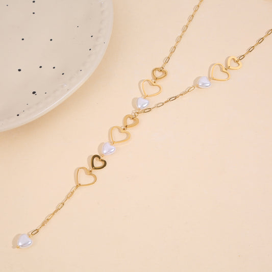 Collier doré en Y cœur ajouré et perle blanche