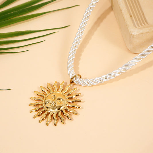 Collier Corde Torsadée Et Soleil Texturé Doré