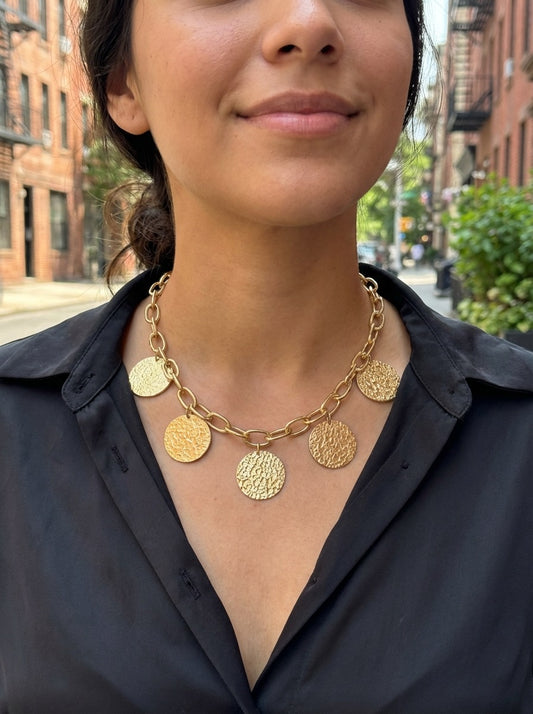 Collier Chaîne Dorée Grands Médaillons Martelés