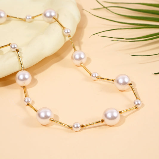 Collier Doré Avec Petites Et Grosses Perles Blanches
