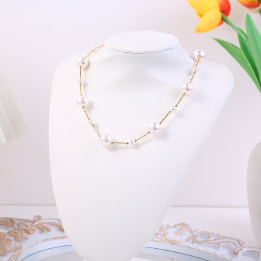 Collier Doré Avec Petites Et Grosses Perles Blanches