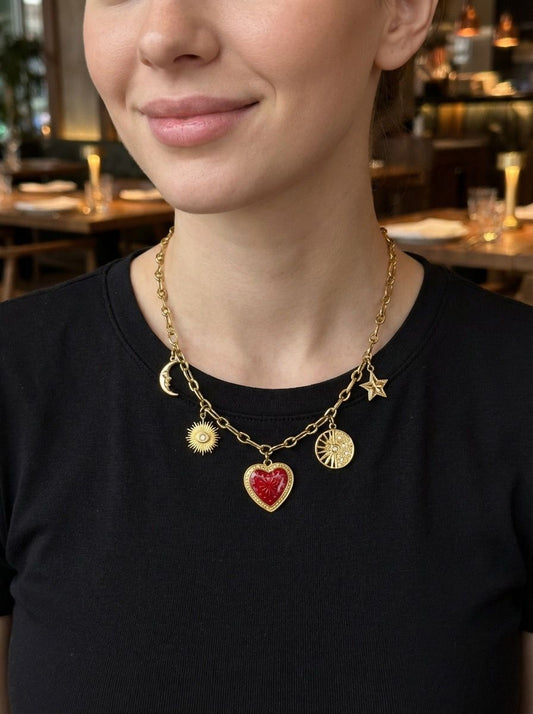 Collier chaîne dorée 5 breloques tendances