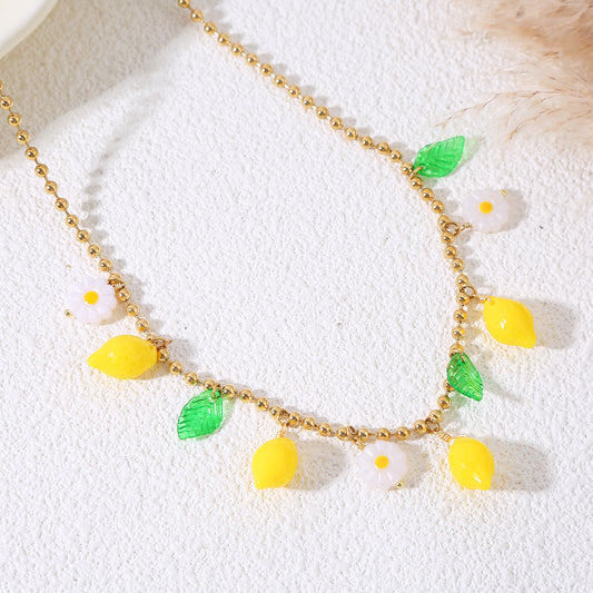 Collier chaîne boules dorées avec citrons marguerites et feuilles