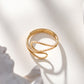 Bague dorée ajustable par l'avant calin lignes
