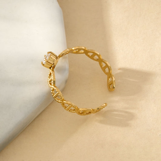 Bague dorée avec strass