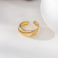Bague dorée ajustable lisse avec une tresse