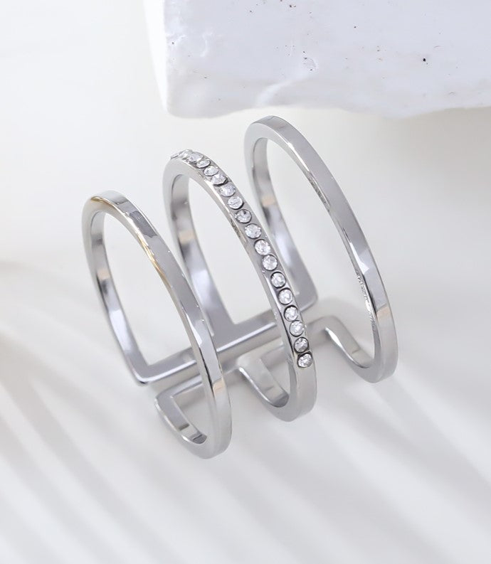 Bague Argent Avec Strass - Occasion, Métal Argent Sterling, Usure Du Temps Visible