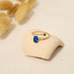 Bague dorée avec ouverture et strass bleu roi