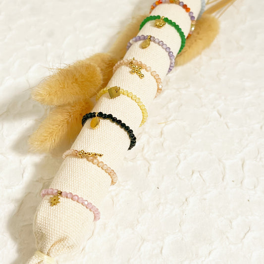 Lot de 12 bagues colorées élastiques avec pendentifs