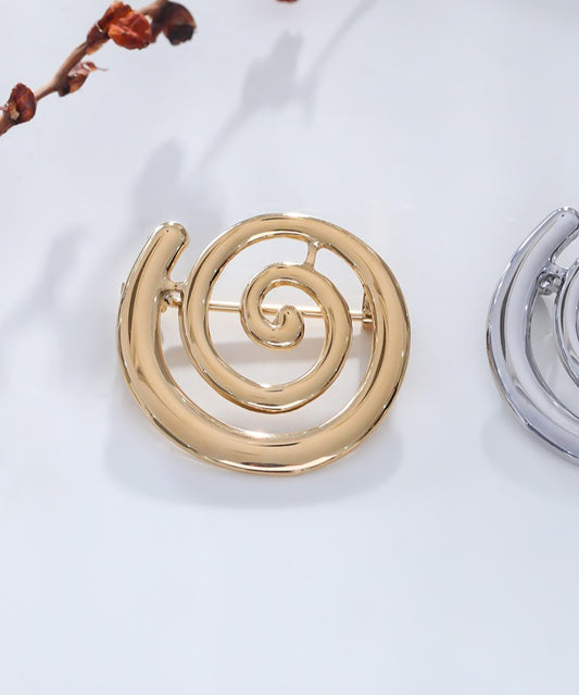 Broche dorée spirale