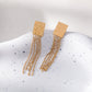 Boucles d'oreilles dorées rectangle martelé et chaînes pendantes