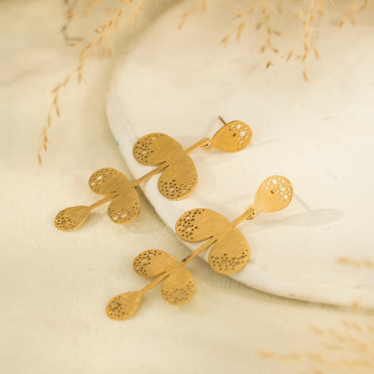 Boucles d'oreilles dorées brossés fleur