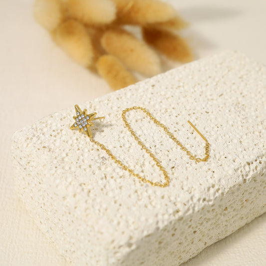 Boucle d'oreille unique avec étoile et chaine