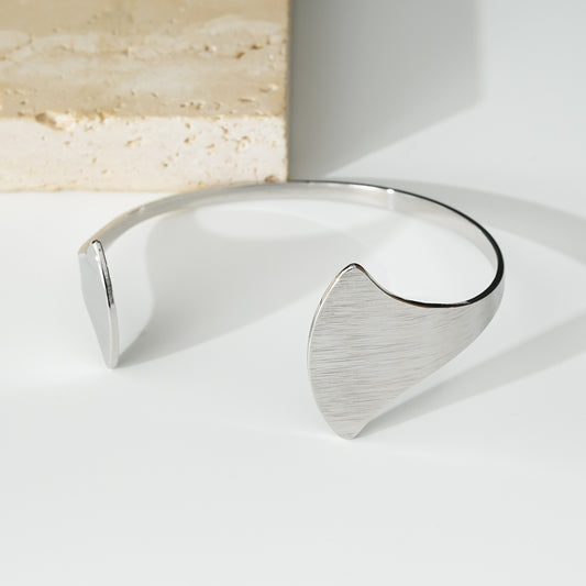 Bracelet Argenté Jonc Ouvert Brossé Avec Pointes Eventails