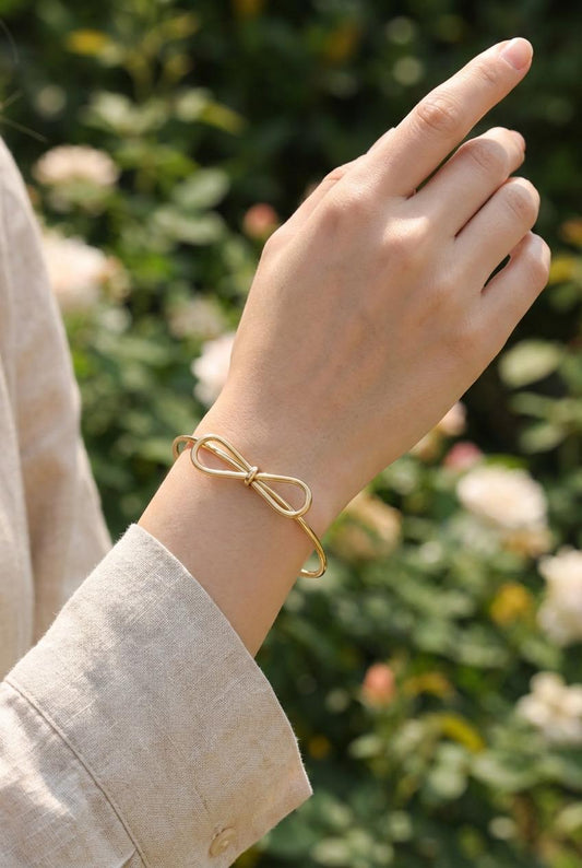 Bracelet jonc fin doré noeud avant