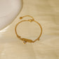 Bracelet chaîne dorée avec plaque et strass