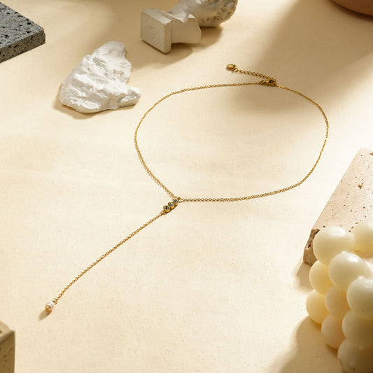 Collier triple strass en Y avec une perle