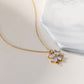 Collier chaîne dorée avec pendentif fleur à strass