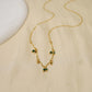 Collier chaîne dorée avec multi pendentifs verts