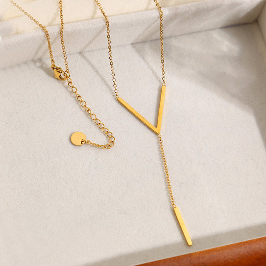 Collier chaîne fine dorée v en Y