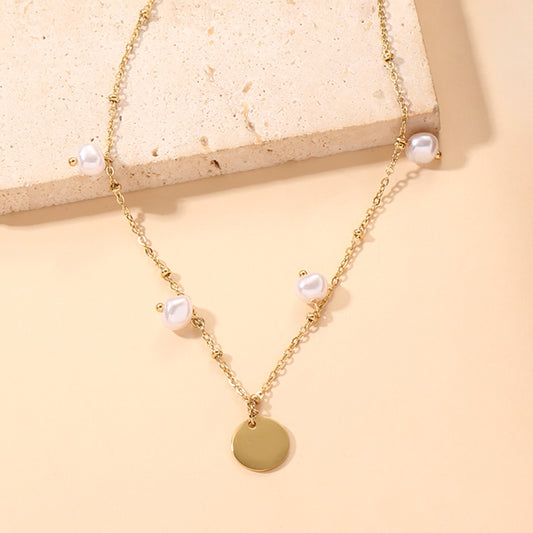 Collier Chaîne Fine Dorée Avec Perles Blanches Et Pendentif Disque à graver