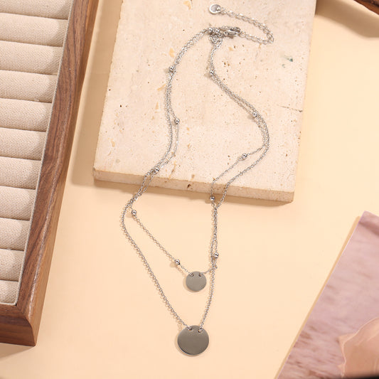 Collier Double Chaîne Fine Perlée Argentée Avec Pendentifs Ronds