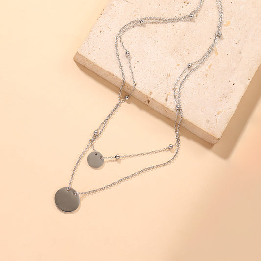 Collier Double Chaîne Fine Perlée Argentée Avec Pendentifs Ronds