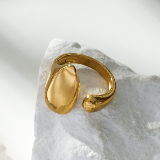 Bague Dorée Avec Goutte Brillante