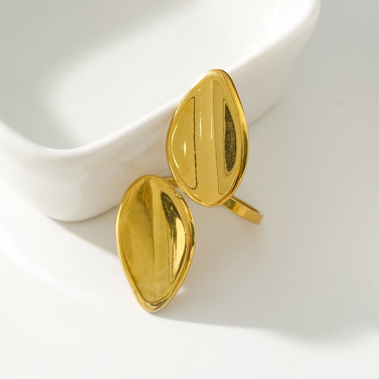 Bague Dorée Deux Plaques Irrégulières Croisées Ouverture Devant