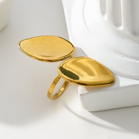 Bague Dorée Deux Plaques Irrégulières Croisées Ouverture Devant